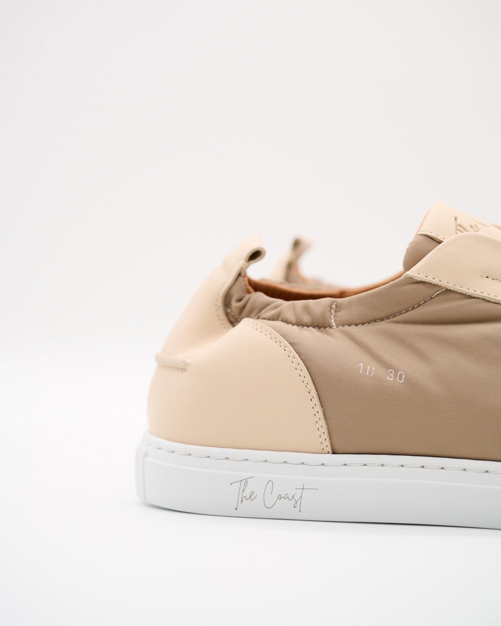Seitendetail – Antonio Slip-In Sneaker, Detailansicht des Fersenbereichs seitlich