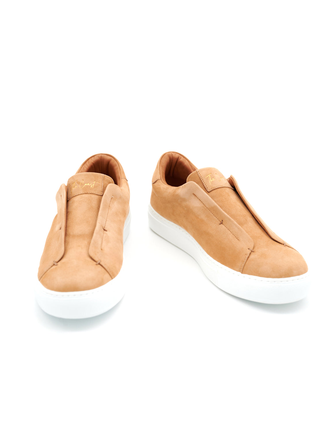 Paar hellbraune Slip-In Sneaker von oben fotografiert