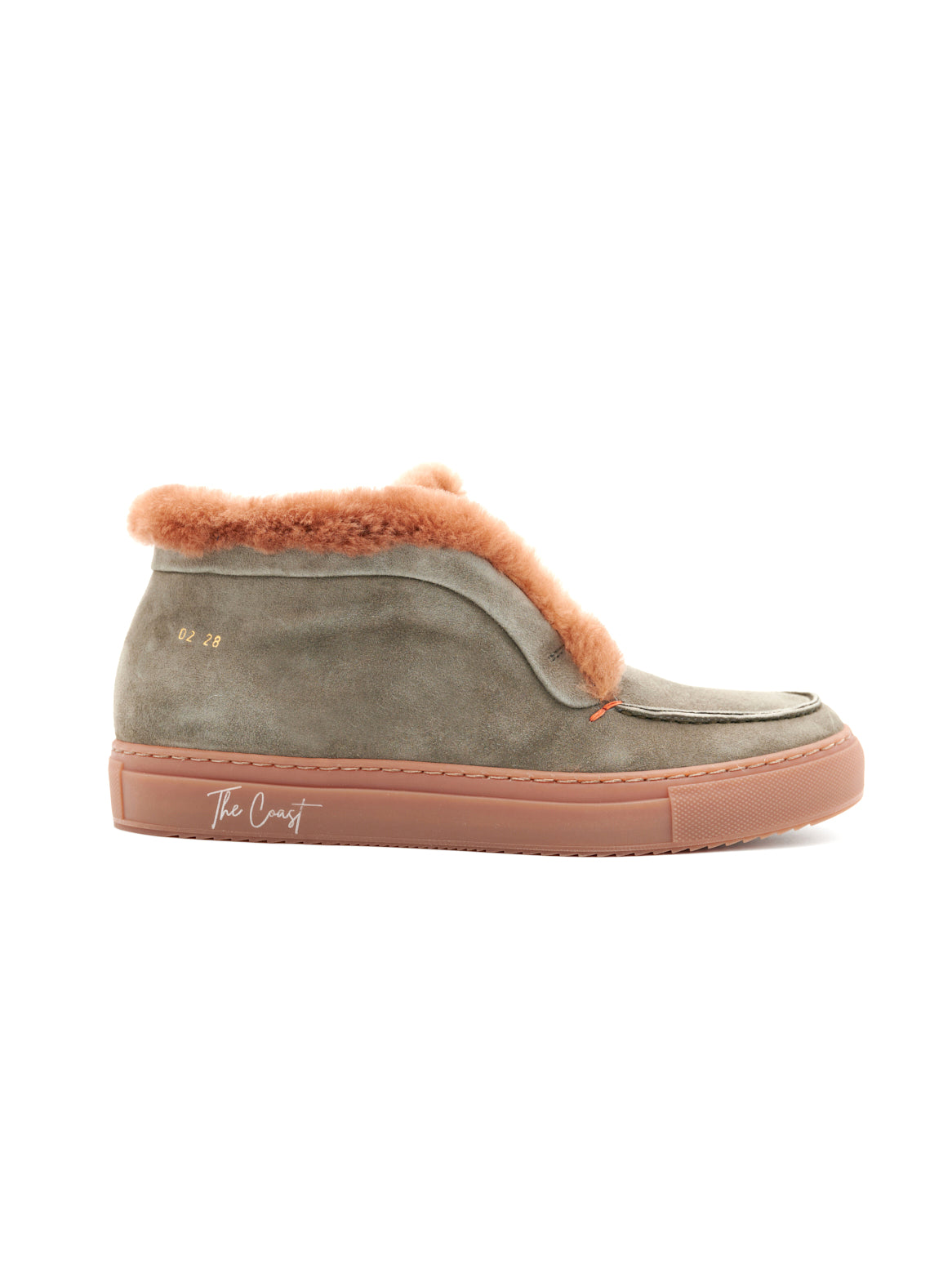 Charles Boot-Sneaker in Moosgrün – Seitenansicht mit Lammfellrand
