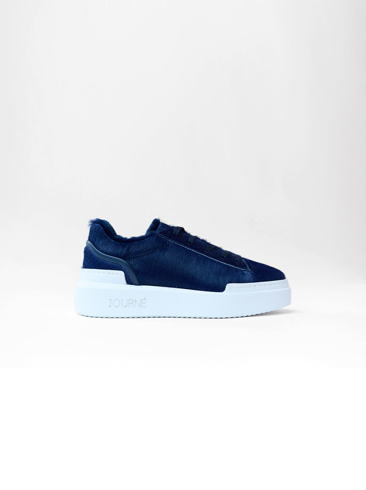 Emilie Sneaker Dunkelblau Innen & Außen – Seitenansicht mit weißer Sohle