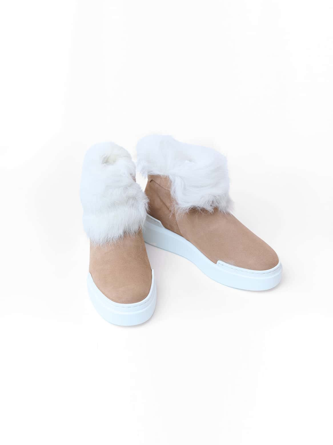 Camelbrauner Chelsea-Stiefel aus Ziegenvelours mit Lammfellfutter