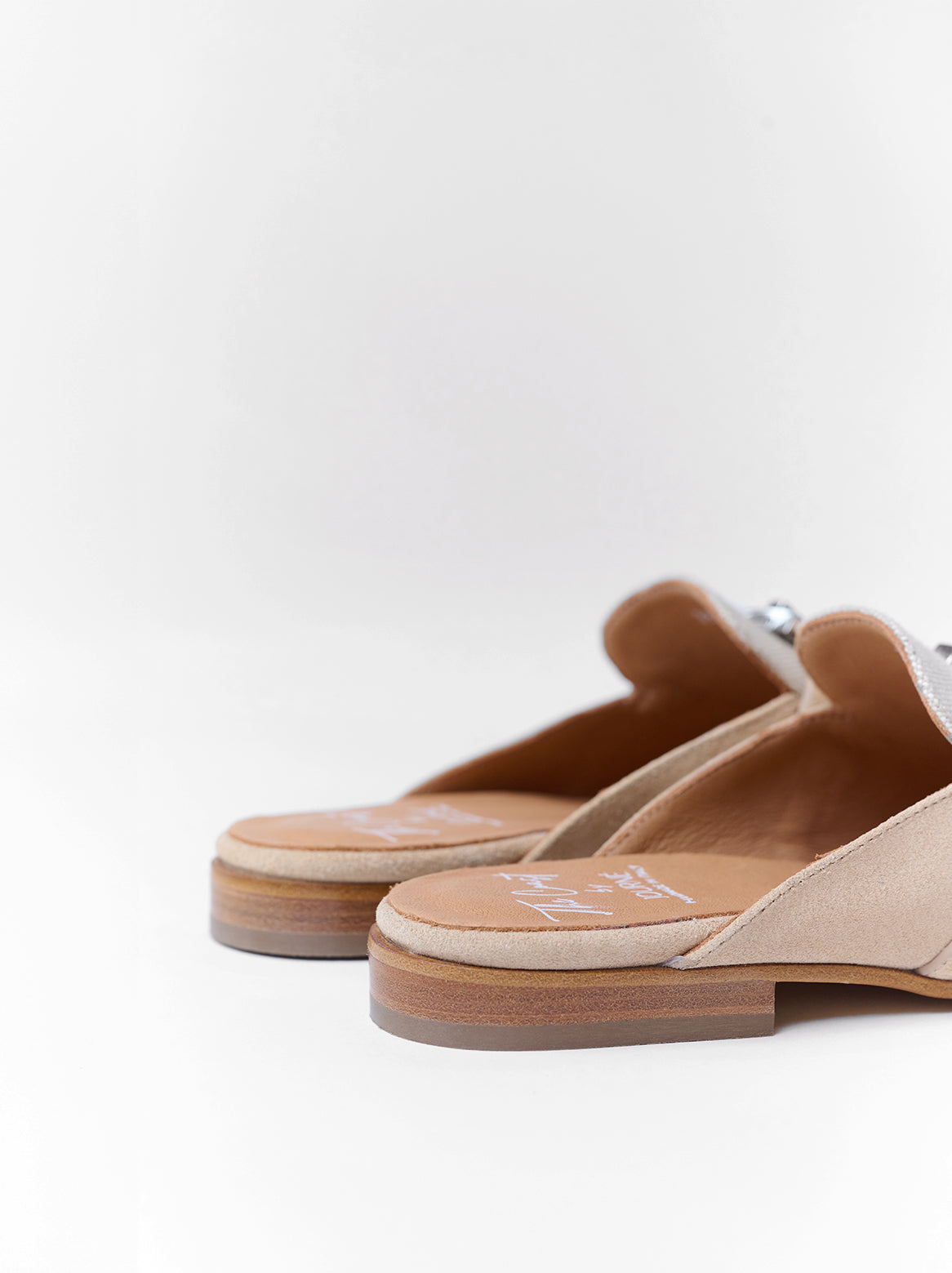 Schmal geschnittener Slipper – weich gefüttert für barfußfreundlichen Komfort