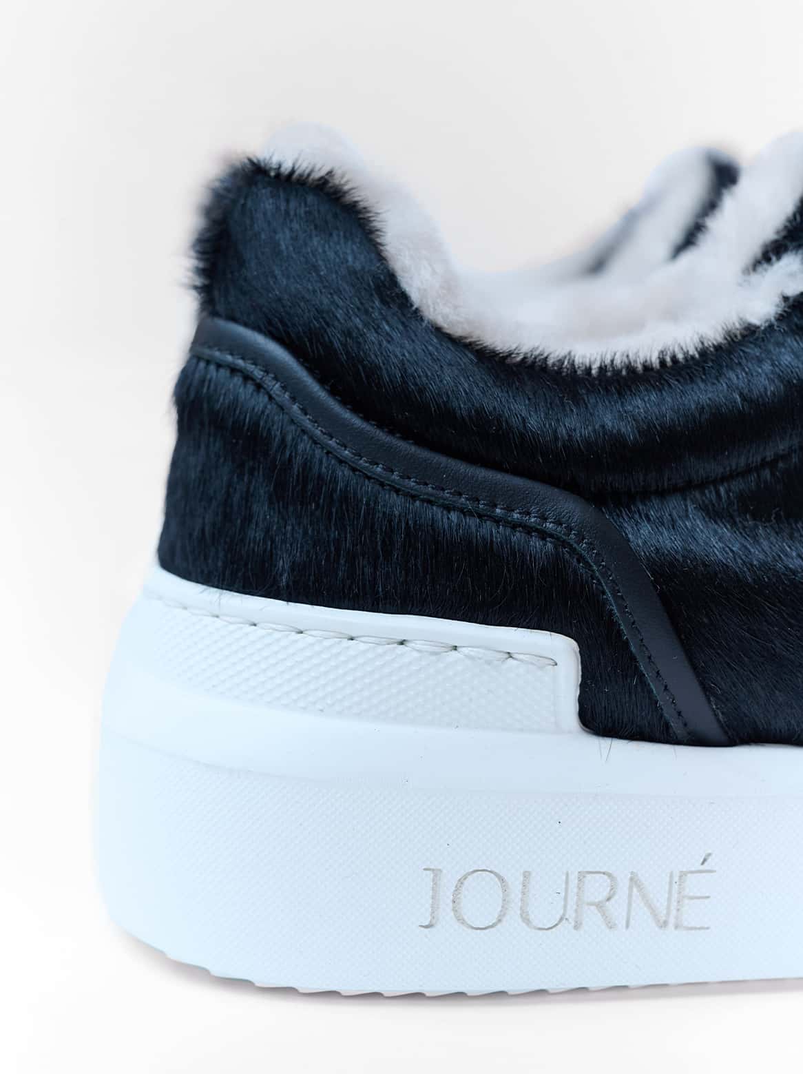 Emilie Sneaker Schwarz – Innenansicht mit Lammfellfutter