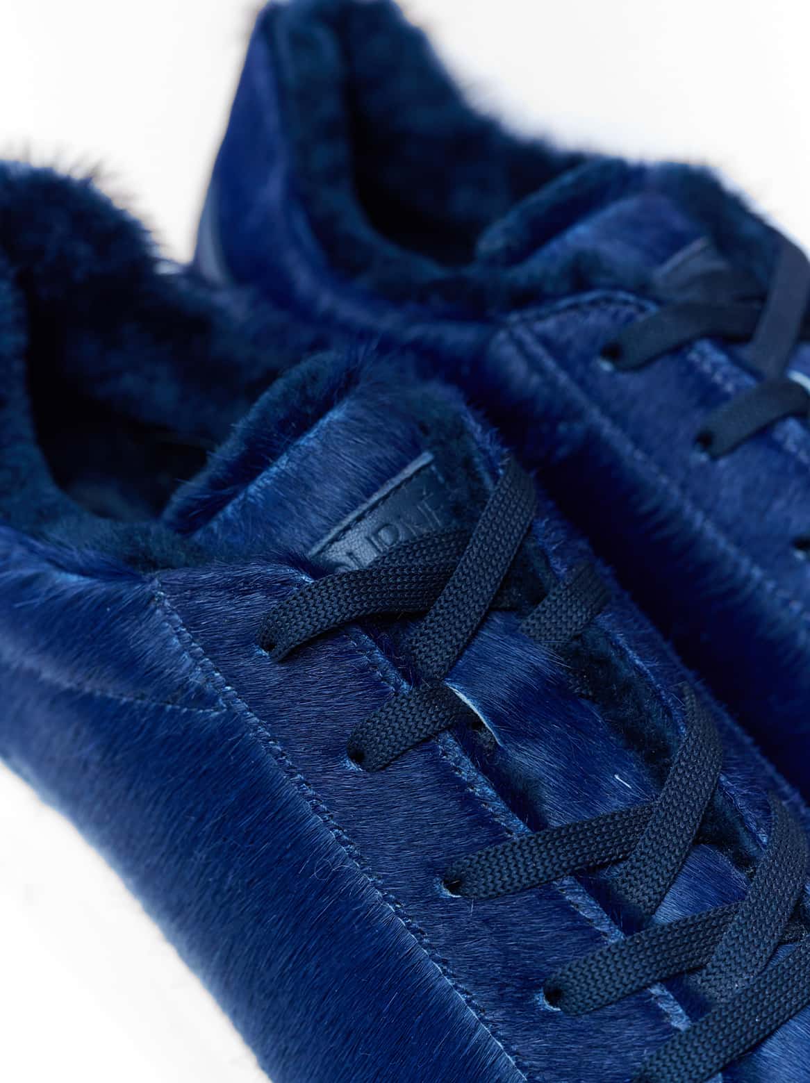 Emilie Sneaker Dunkelblau – Detailansicht Cavallino-Leder