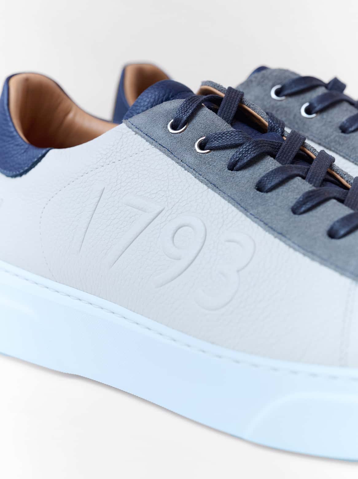 Giacomo Sneaker Tricolor – Nahaufnahme Prägung "1793"
