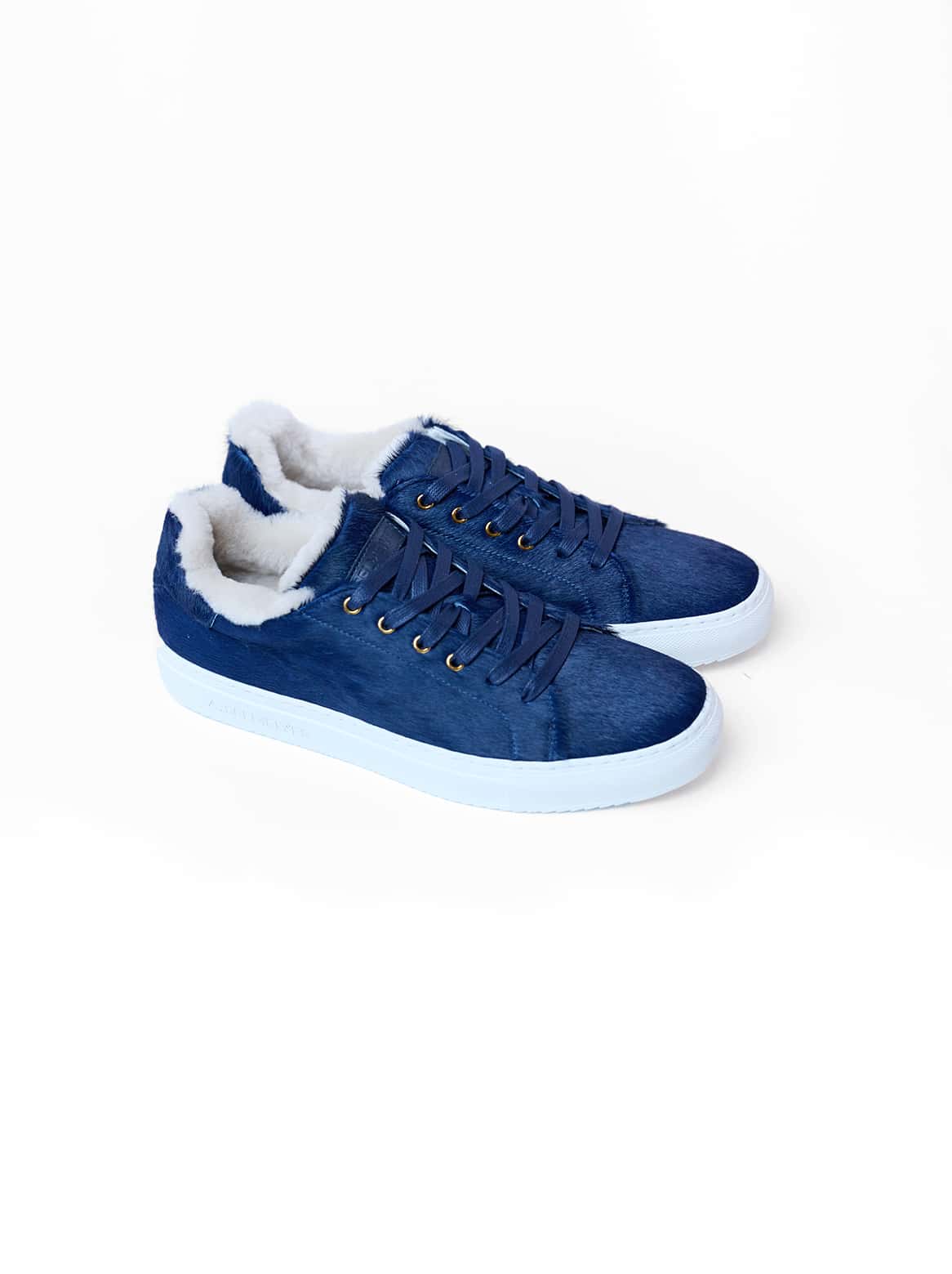 Francesco Cavallino Sneaker – Ansicht von schräg oben mit weißer Laufsohle