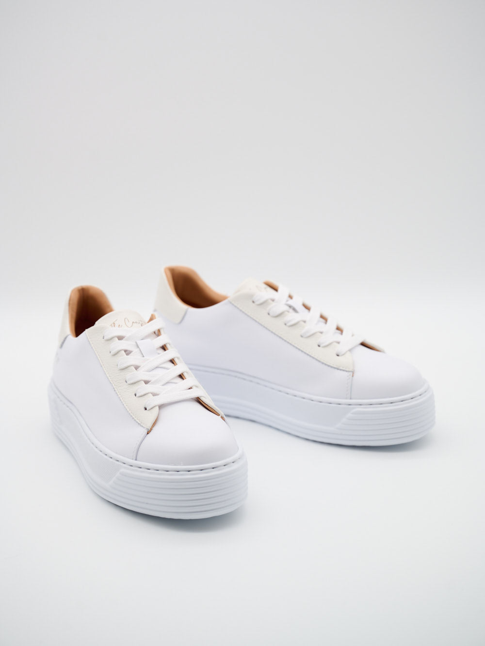 Weißer Sneaker Damen Paar New Diana barfuß geeignet