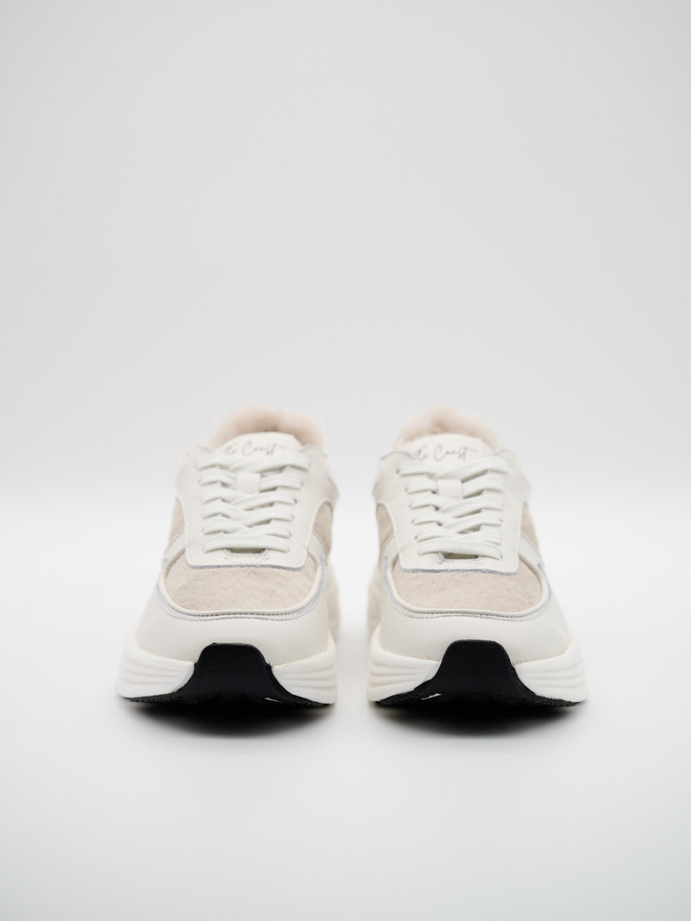 Sophia Runner Offwhite Cavallino Frontansicht Paar mit Lammfell – limitierte Luxus Sneaker Damen The Coast