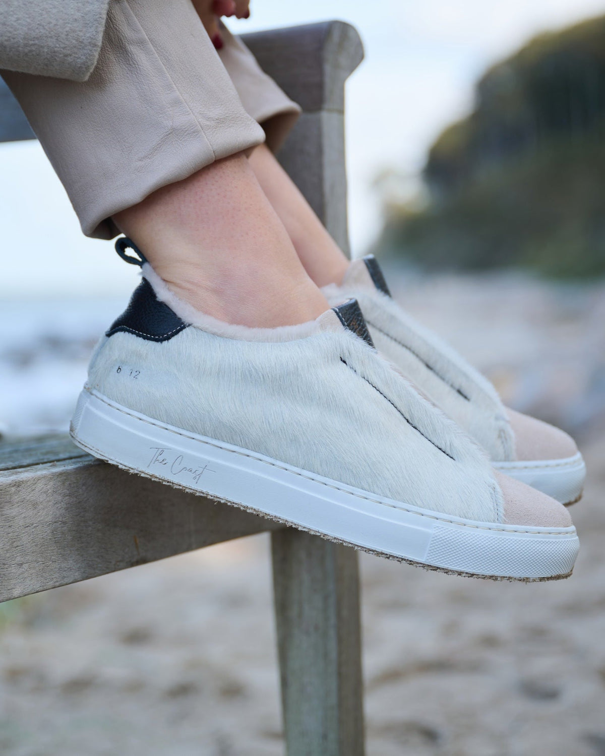 Wildleder und Velours richtig reinigen: Die Pflegeanleitung für Loafer & Sneaker
