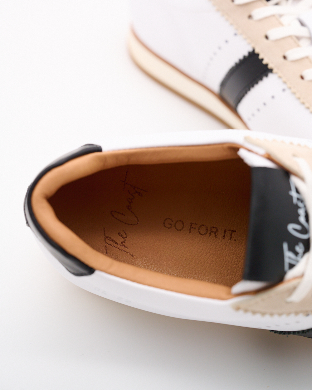 Mira limitierte Sneaker aus weichem Kalbsleder für Damen in Weiss