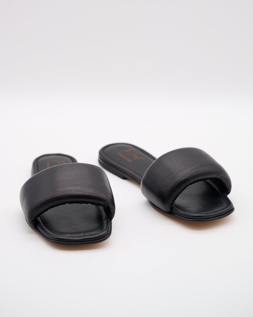 Adriana Leder Slipper für Damen in Schwarz