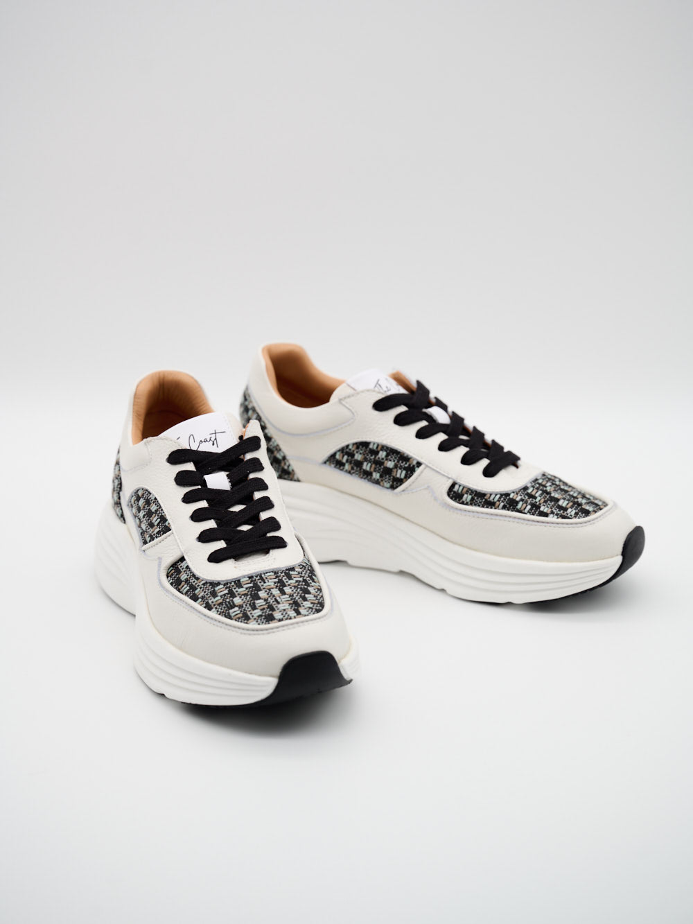 Damen Sneaker Black Offwhite Paar Ansicht Sophia Runner elegant sportlich