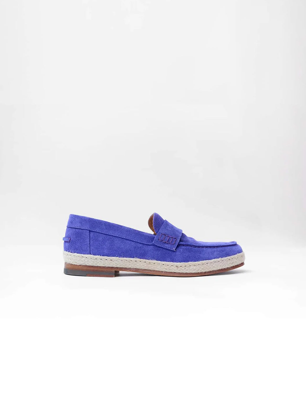 Sofia Espadrilles Lila – Seitenansicht aus Veloursleder mit Bastsohle 