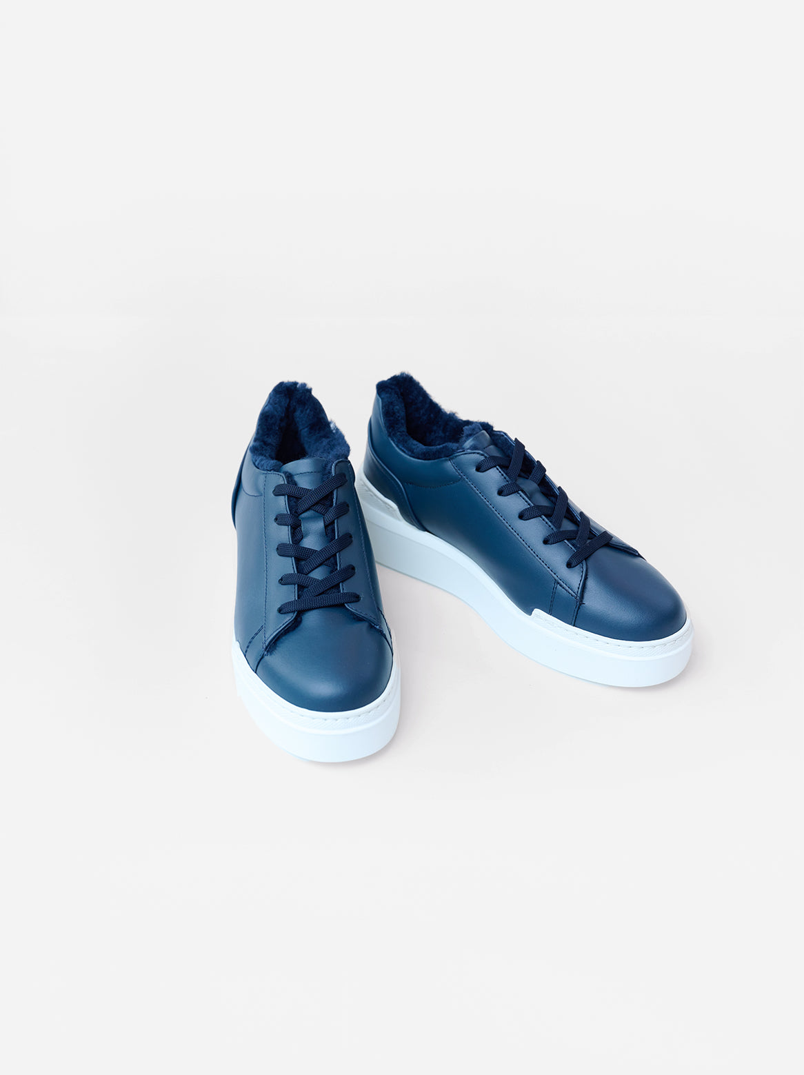 Francesca Sneaker Blau – elegante Farbkomposition mit heller Sohle