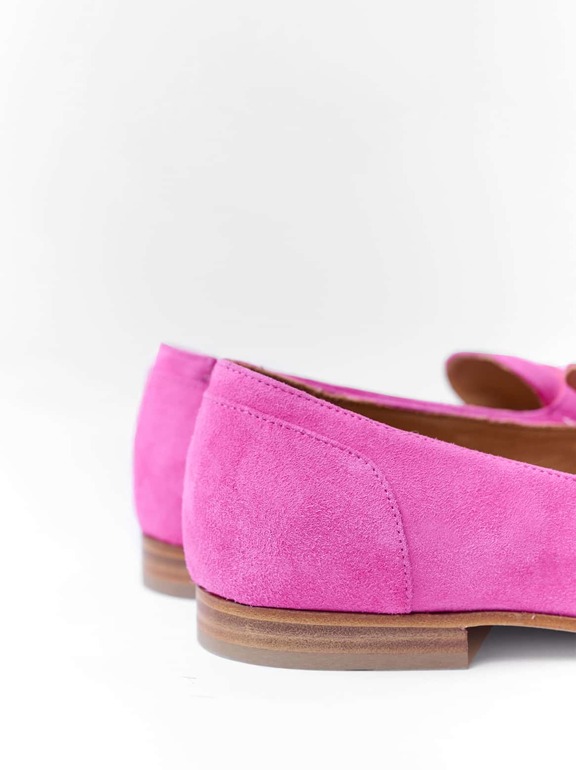 Patrizia Slipper von The Coast – kräftiger Farbakzent im eleganten Look
