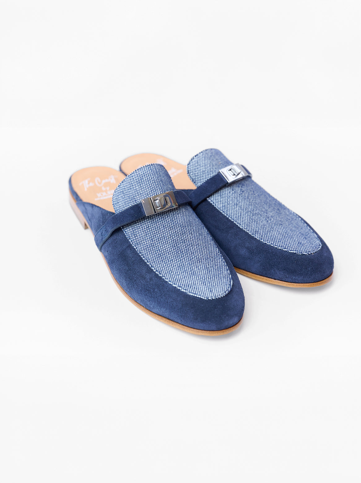 Juliana Slipper von The Coast – Dunkelblau kombiniert im minimalistischen City-Look