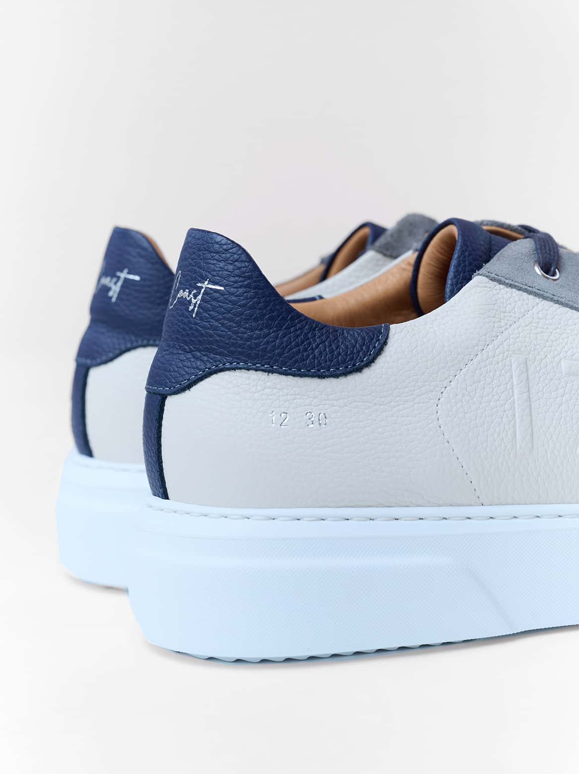 Giacomo Sneaker Tricolor – Rückseitige Schrägansicht mit beiden Schuhen