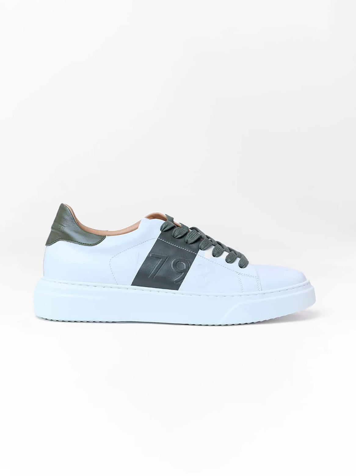 Armando Sneaker 1793 aus weißem Kalbsleder mit grünem Streifen – Seitenansicht
