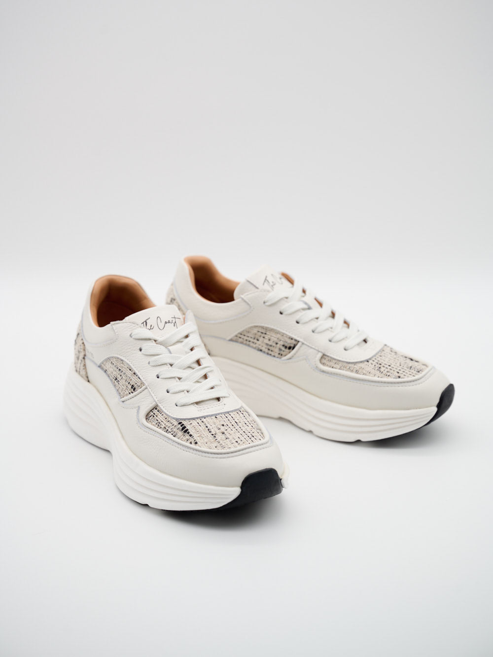 Weißer Sneaker Damen Paar Ansicht modern mit Chunky Sohle