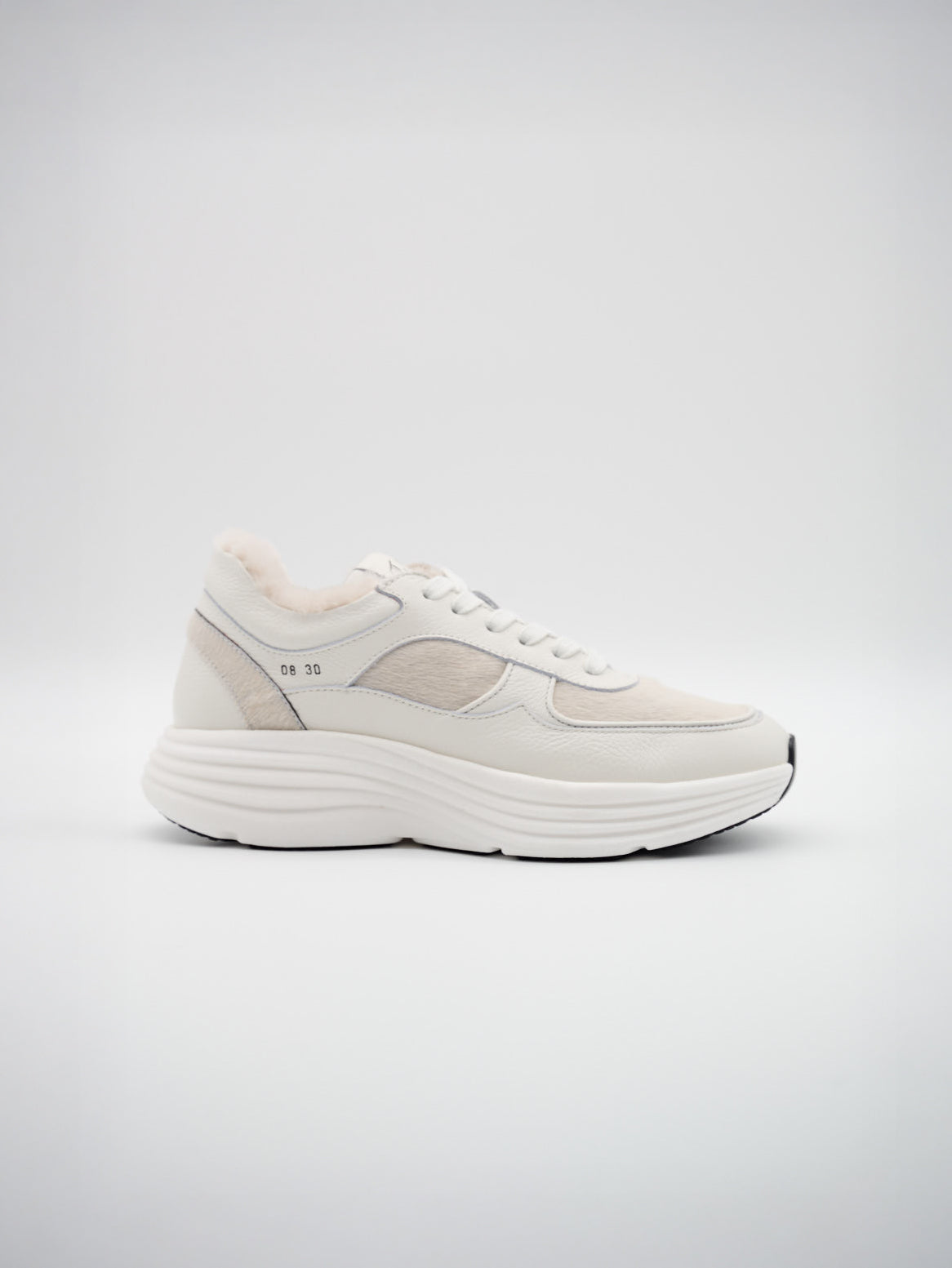 Sophia Runner Offwhite aus Cavallino mit Lammfellfutter – limitierter Luxus Sneaker Damen, handgefertigt in Italien von The Coast.