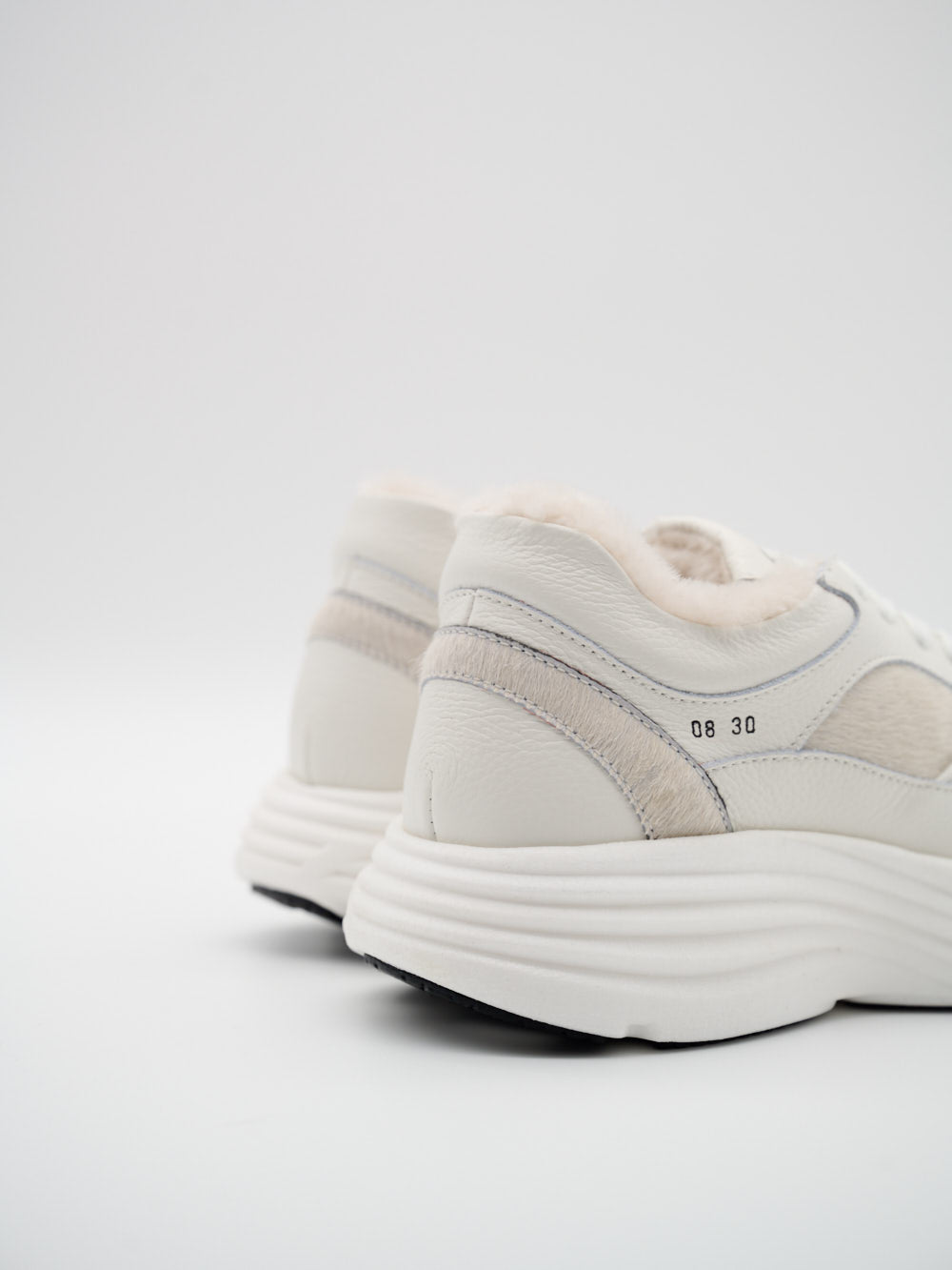 Sophia Runner Offwhite Cavallino Rückansicht mit Oversize Sohle – handmade Luxus Sneaker The Coast
