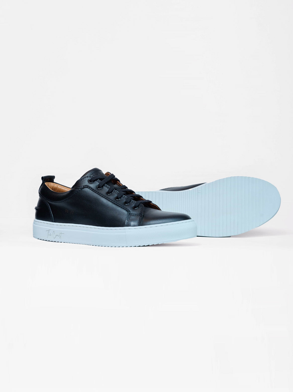 Maxi Sneaker Schwarz – Seitenansicht mit Sohle